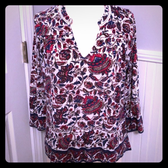 Lucky Brand Tops - Lucky Brand v neck detailed top!